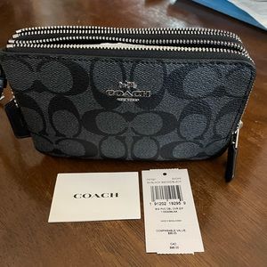 NWT Coach Double Zip corner wristlet. Black